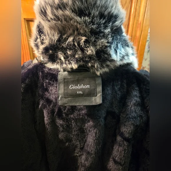 Faux Leather jacket with detachable faux fur collar - Picture 7 of 9